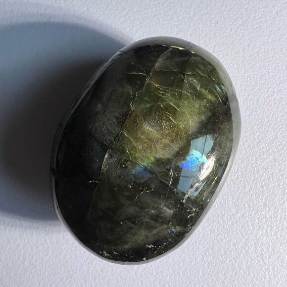 Labradorite Crystal Round Palmstone (6) - Picture 4 of 10